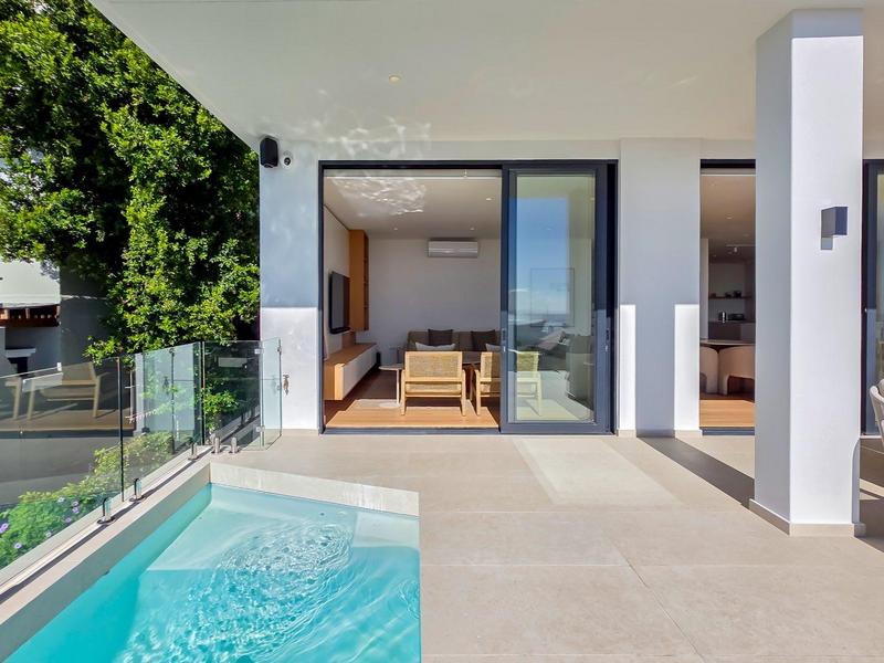 5 Bedroom Property for Sale in Green Point Western Cape